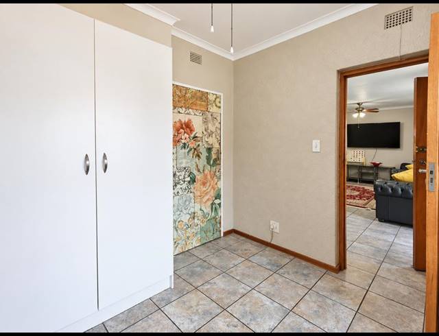 2 BEDROOM TOWNHOUSE FOR SALE IN STRUBENVALE